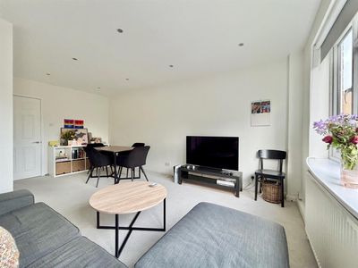 Knotts Place, Sevenoaks image